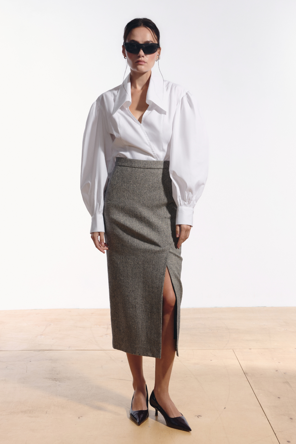 Ambitna tweed skirt in grey wool, hemp and angora, front view. Independent Ukrainian designer at MIXMVSE London.