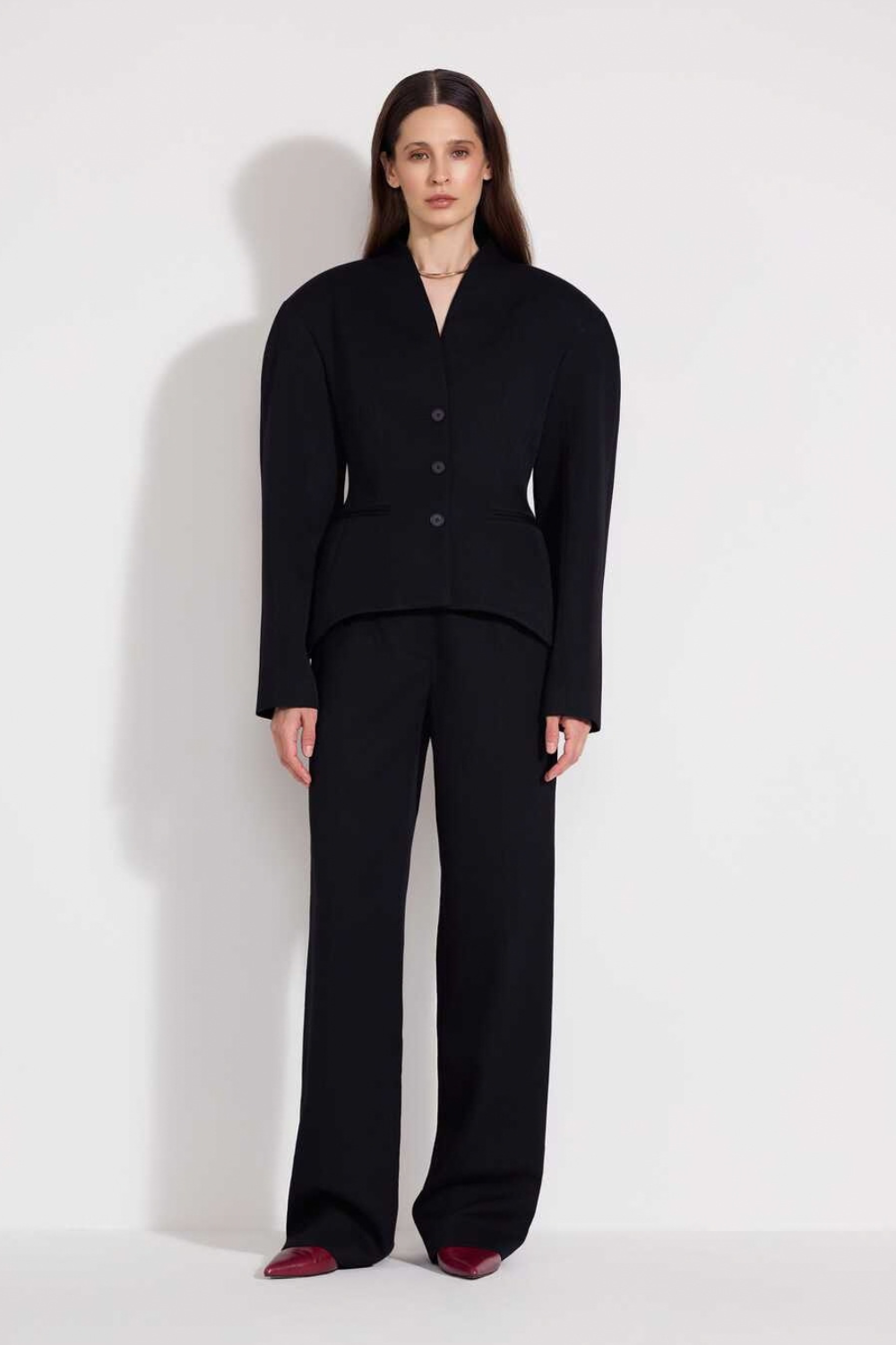 L'eskizzo Bazelnero wool blazer in black with notched lapels and volume sleeves. Independent Ukrainian designer at MIXMVSE London.