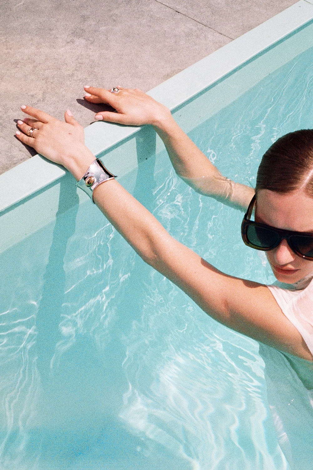 Chuk Form bracelet showing the sculptural polished metal. Ukrainian designer jewellery at MIXMVSE London.