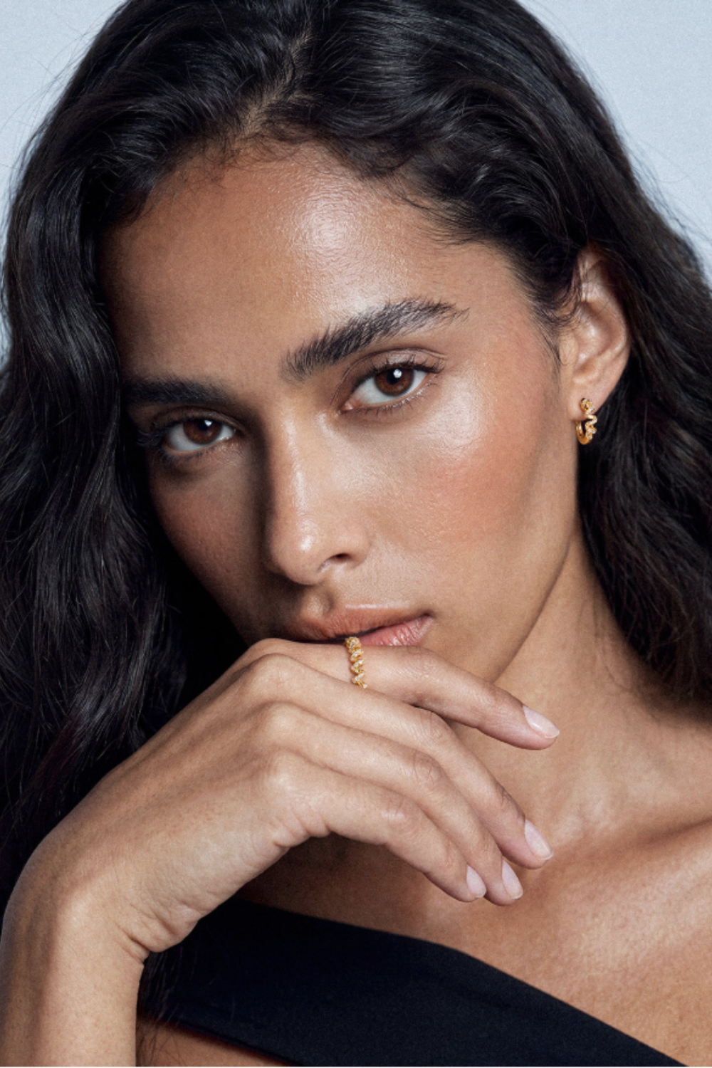 Chuk gold Spiral ring worn on the hand. Ukrainian designer jewellery at MIXMVSE London.